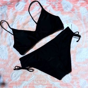 💗 Brand New 💗 Hurley - Women's 2 piece bathing suit- New with tags! 😍